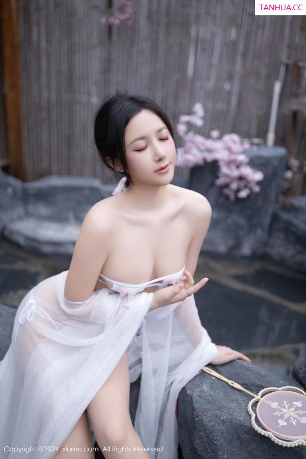 鱼子酱fish  [XiuRen]高清写真图 2024.07.26 No.8927 鱼子酱Fish 美腿性感第17张图片